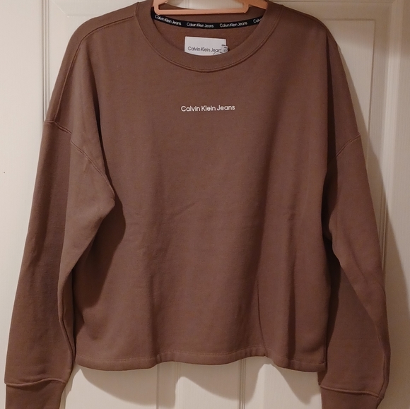 CALVIN KLEIN LOGO TAN CROPPED CROP SWEATSHIRT 
NWT - Picture 3 of 9